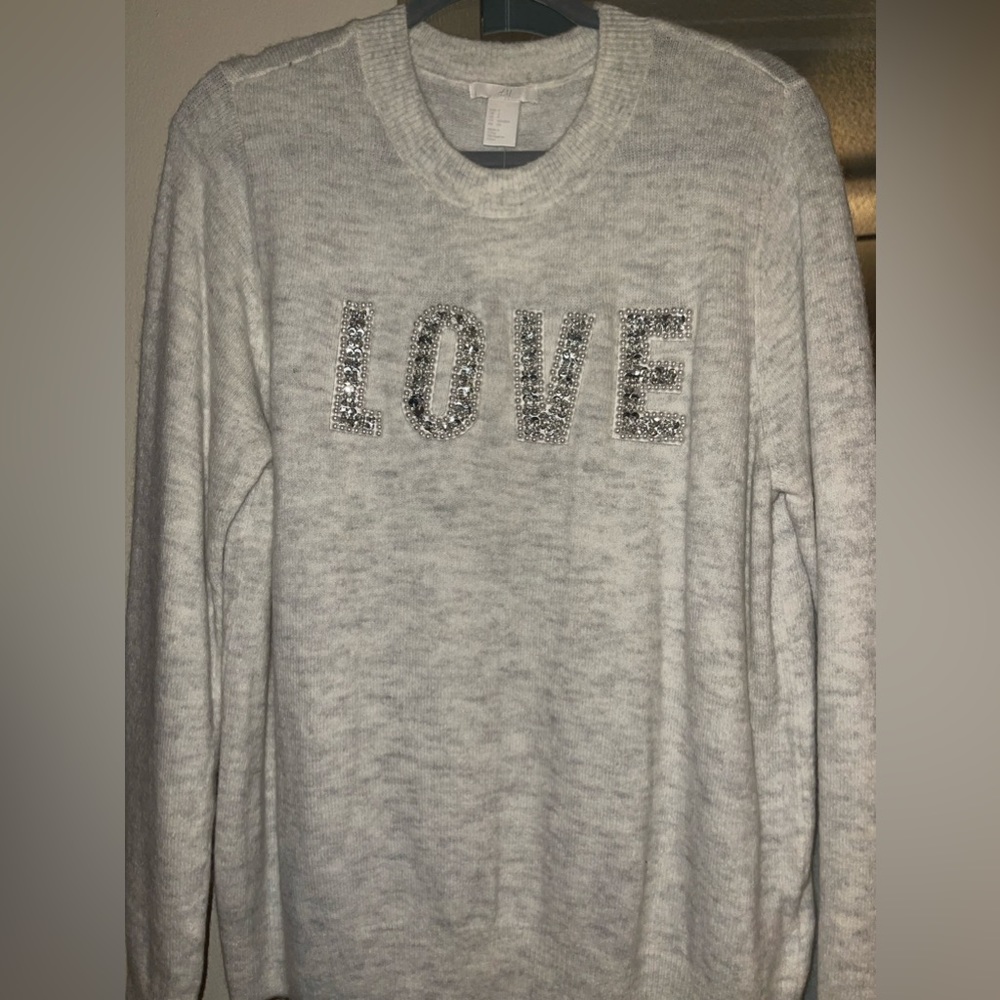 Nice grey sweater Al from H&M says, “LOVE” Size: Large